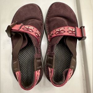 Chaco girls shoe burgundy and pink butterflies size 13 closed toe clog style